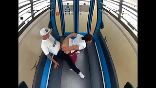 Sexo en público en un cablebus teleférico
